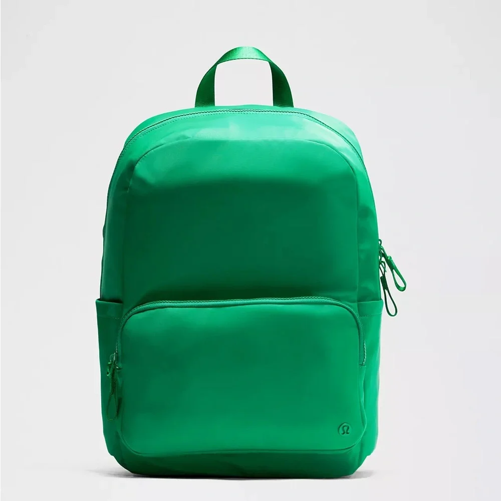 Lululemon Everywhere Backpack 22L- Raceway Green/Sheer Oak